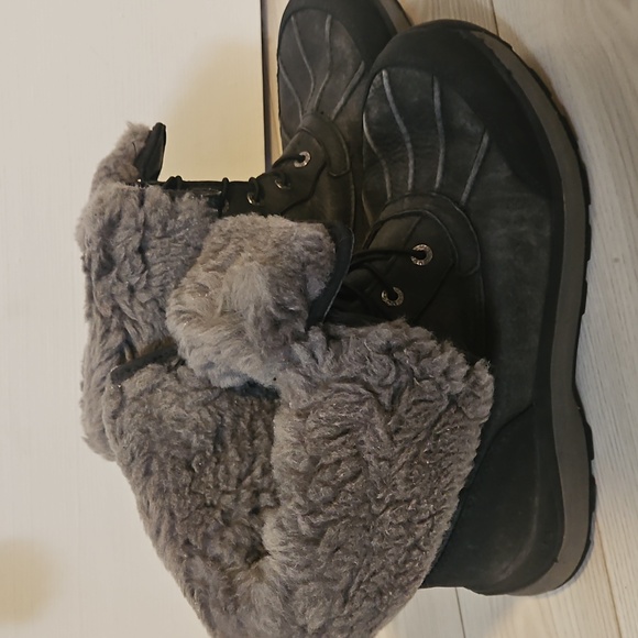 UGG Snow Boots Waterproof Womens Size 10 (Adirondack III) Black And Gray - Picture 2 of 9